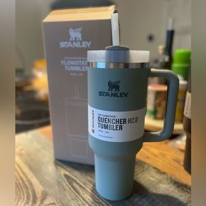 Brand New Stanley QUENCHER H2.0 FLOWSTATE TUMBLER | 40 OZ BAYLEAF